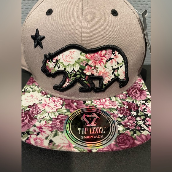 Top Level Mens California Republic Bear Snapback Cap Hat (Grey Flower) - Picture 5 of 5